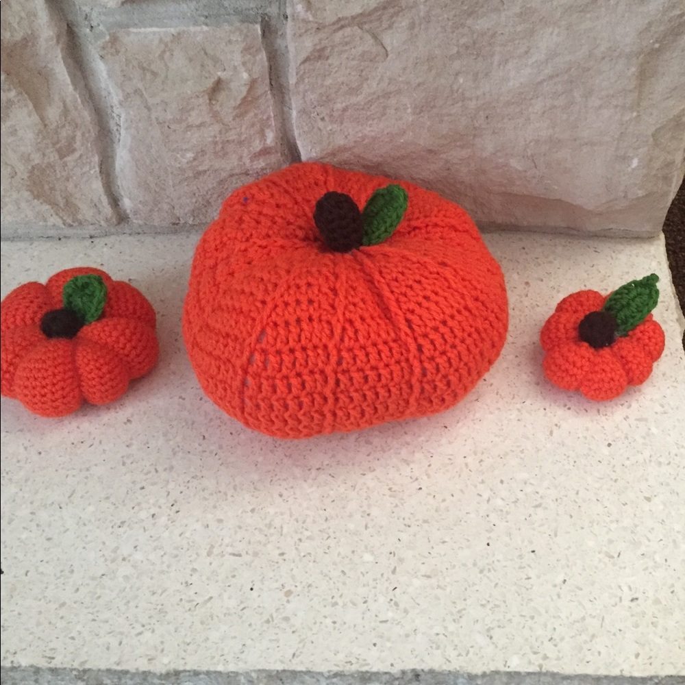 Pumpkins crochet new large, medium and small